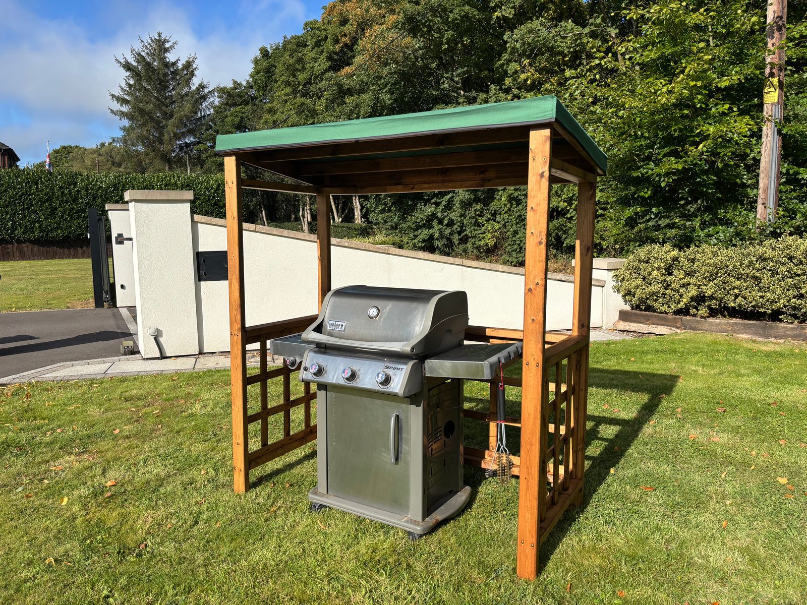 HB137 - Dorchester BBQ Shelter (Green , Grey or Burgundy)