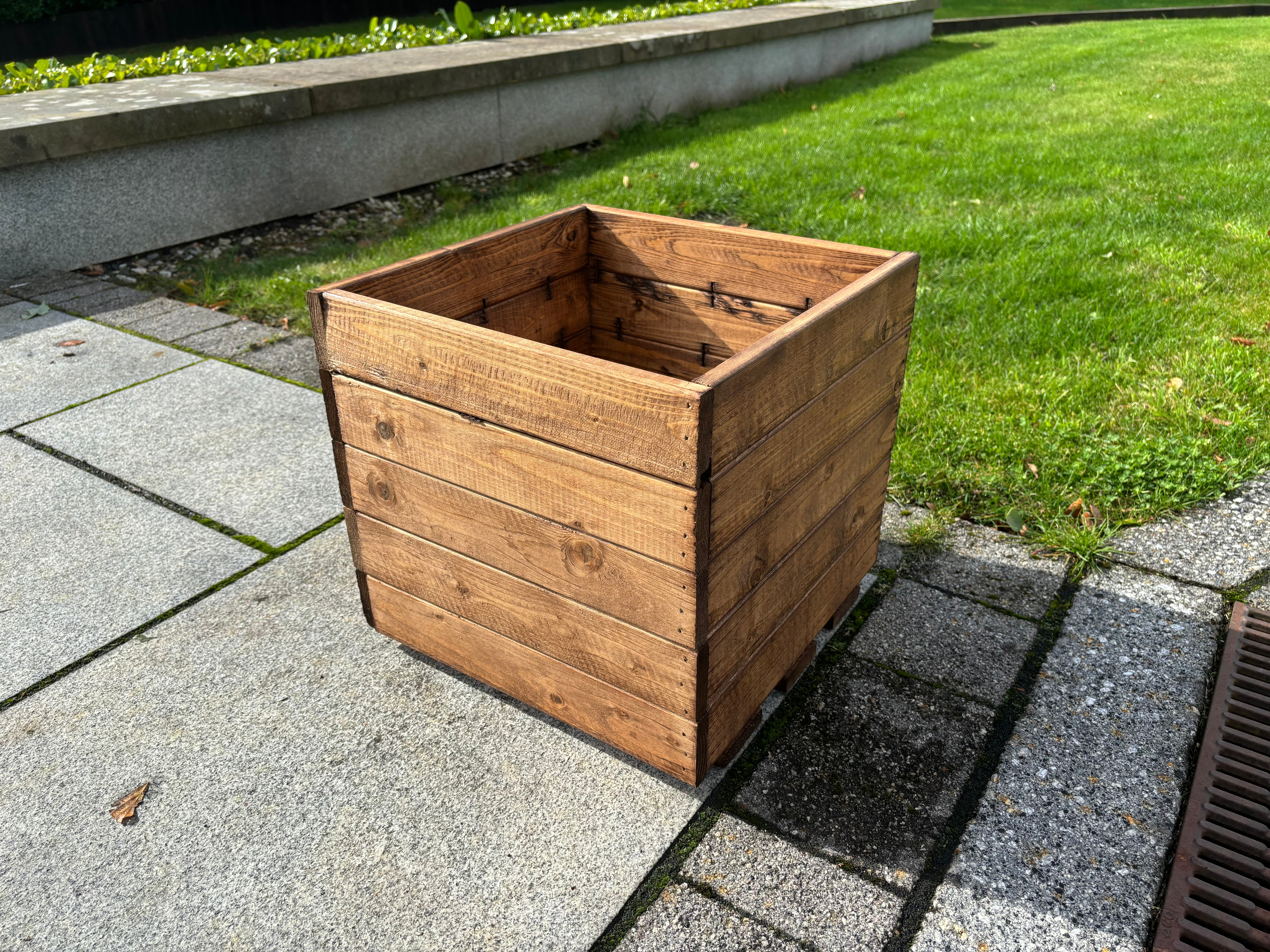 HB108 - Large Berwick Planter