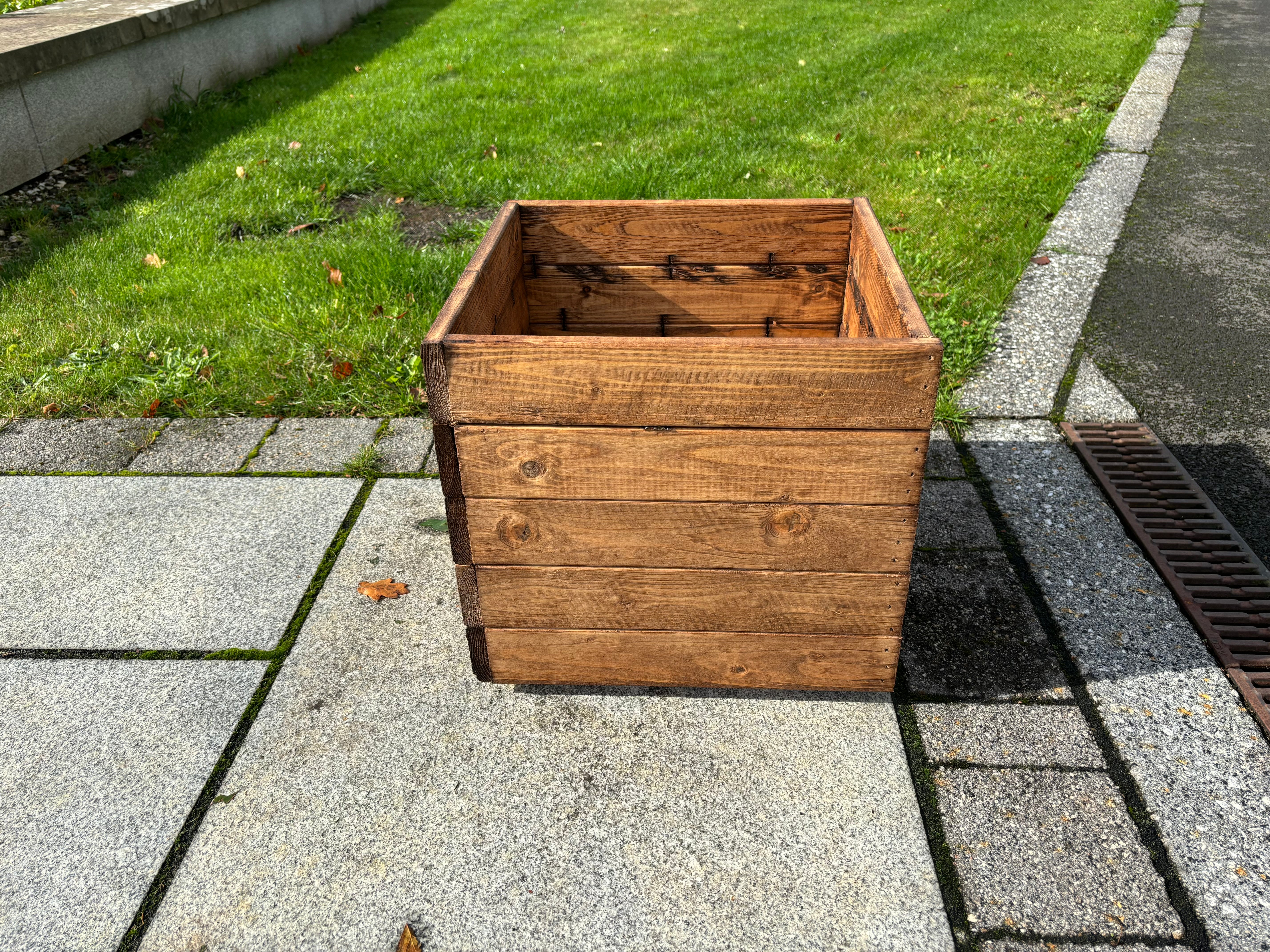 HB108 - Large Berwick Planter