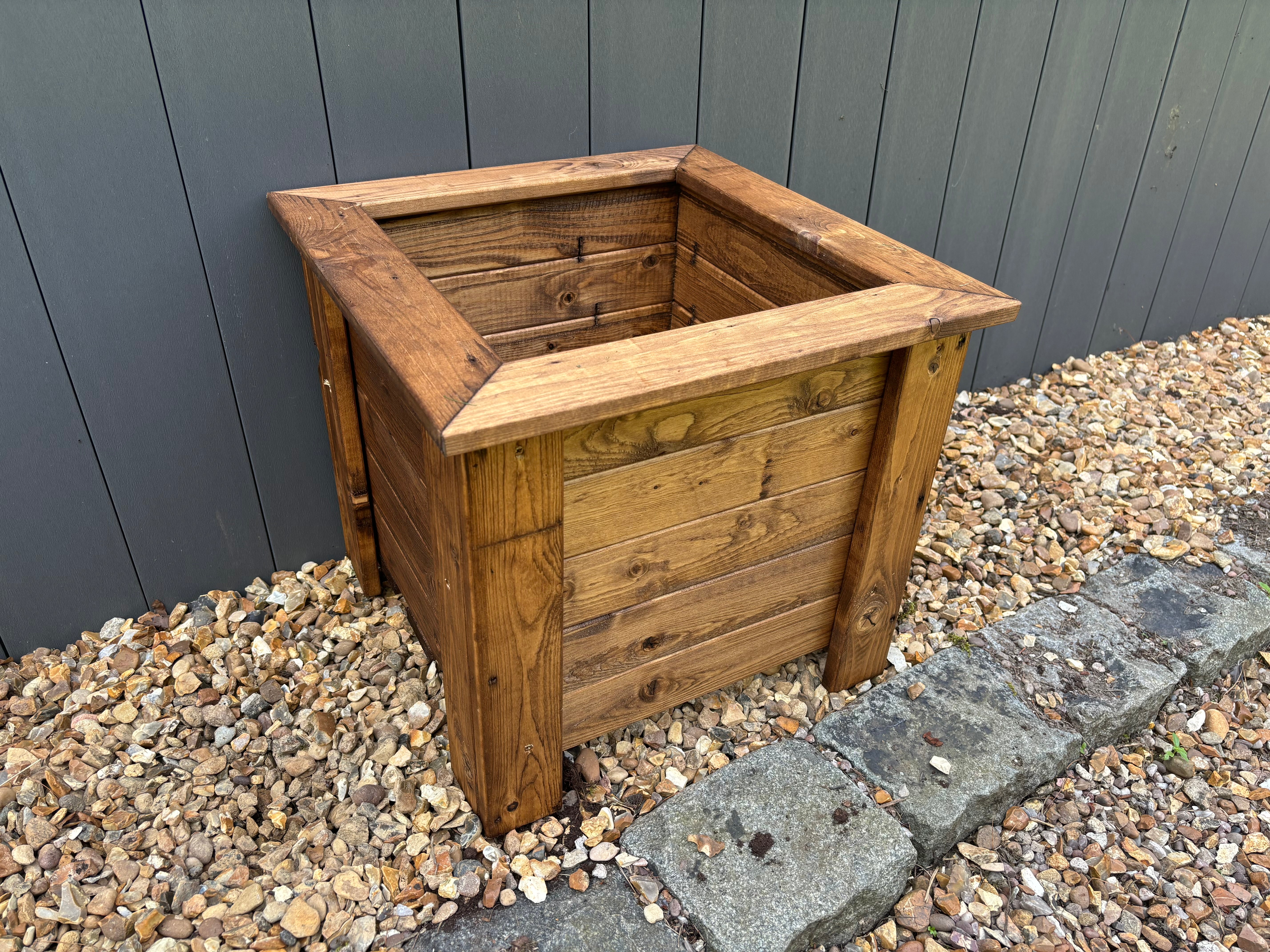 HB287 - Prestbury Raised Square Planter Large