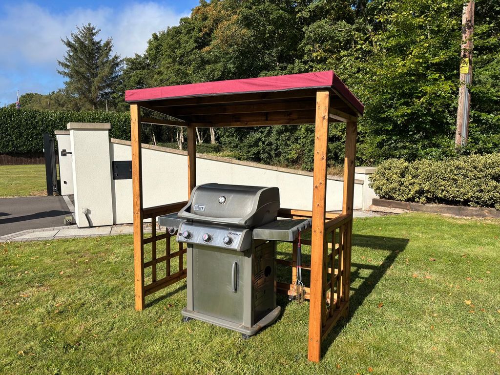 HB137 - Dorchester BBQ Shelter (Green , Grey or Burgundy)