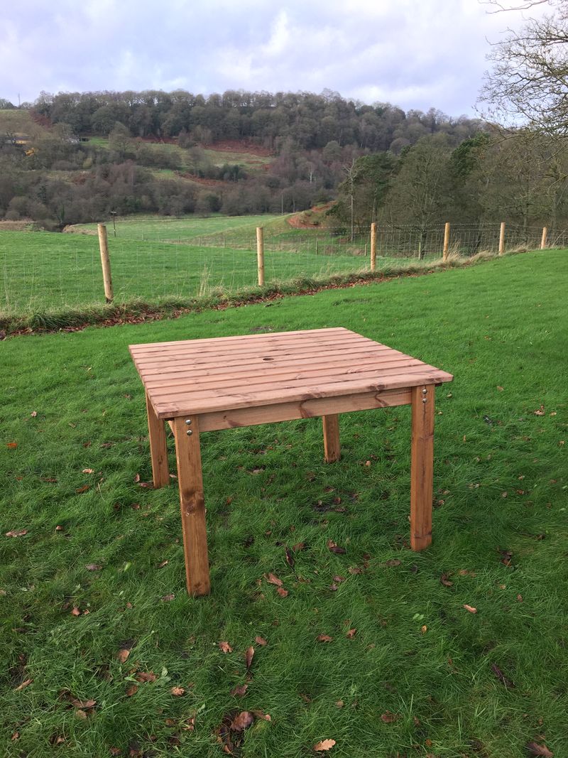 HB60 - Large Traditional Dining Table