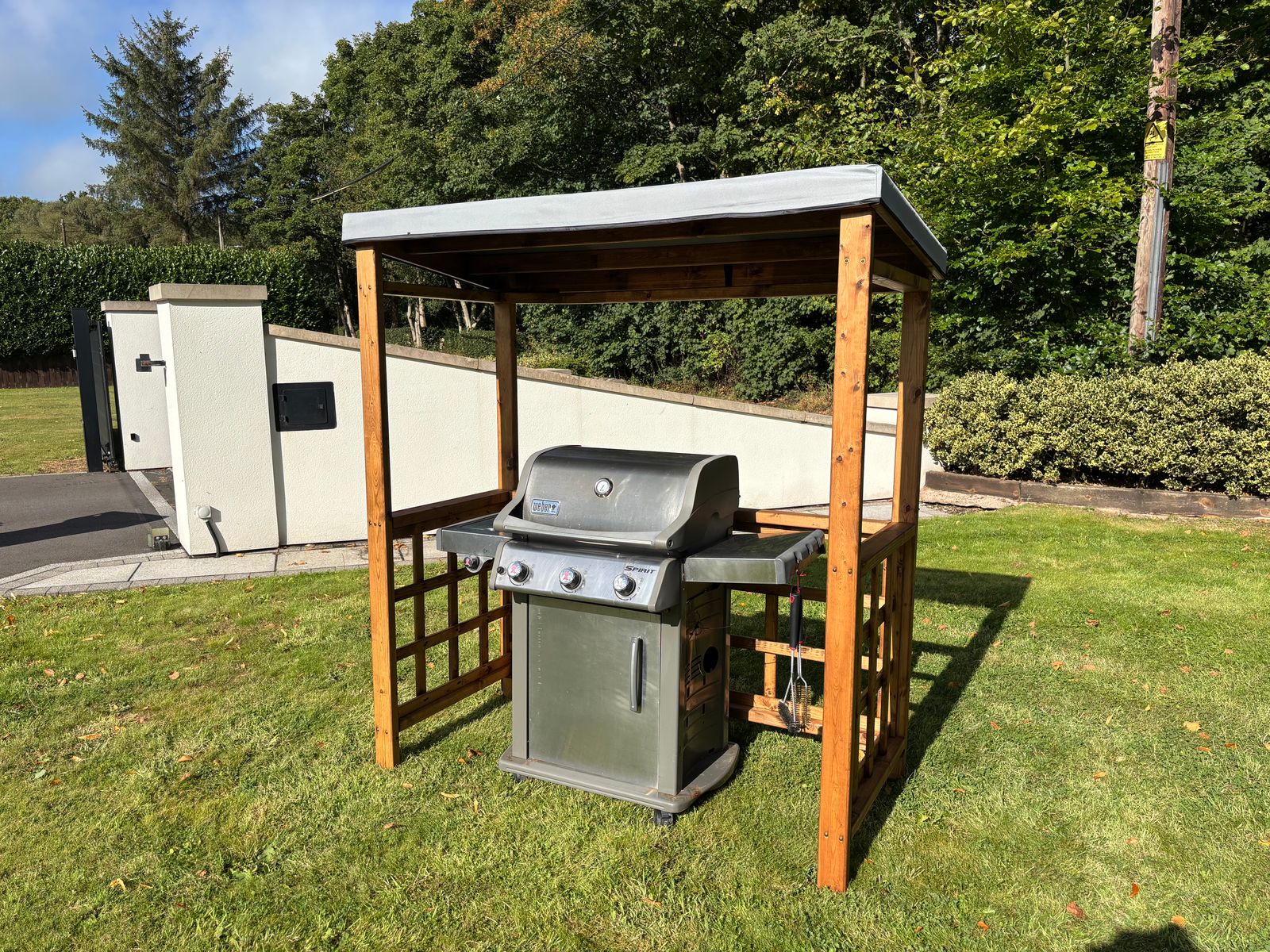 HB137 - Dorchester BBQ Shelter (Green , Grey or Burgundy)